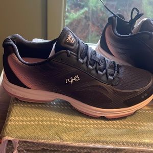 Ryka devotion plus 2 black and pink sneaker